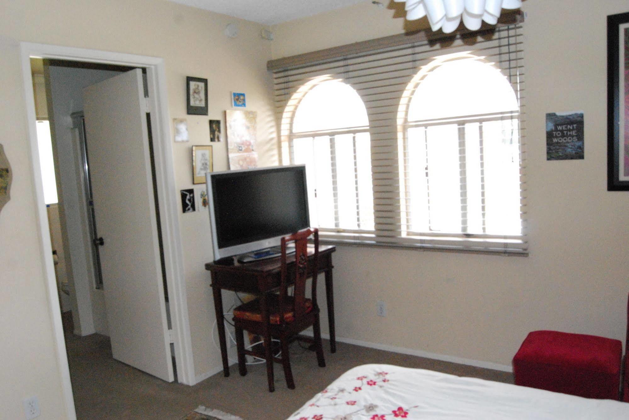 Bed And Breakfast In Hollywood Hills Los Angeles Extérieur photo